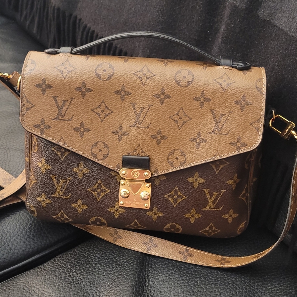 LOUIS VUITTON REVERSE POCHETTE METIS